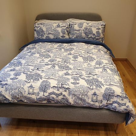 London Luxury Apartments 3 Bedroom Sleeps 8 With 3 Bathrooms 5 Mins Walk To Tube Station Free Parking 伊尔福德 外观 照片