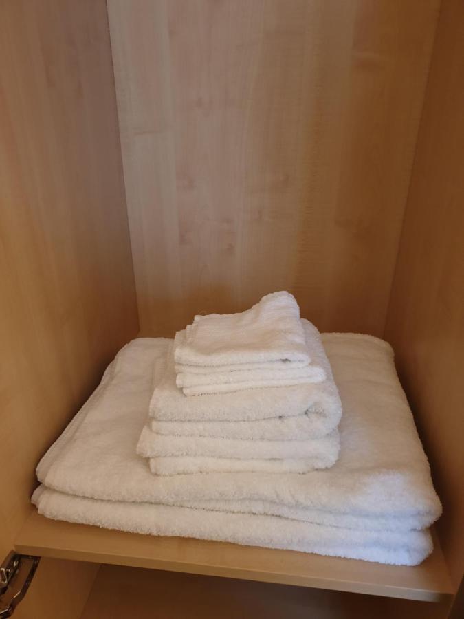 London Luxury Apartments 3 Bedroom Sleeps 8 With 3 Bathrooms 5 Mins Walk To Tube Station Free Parking 伊尔福德 外观 照片