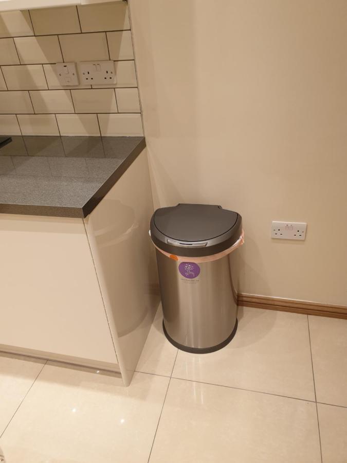 London Luxury Apartments 3 Bedroom Sleeps 8 With 3 Bathrooms 5 Mins Walk To Tube Station Free Parking 伊尔福德 外观 照片
