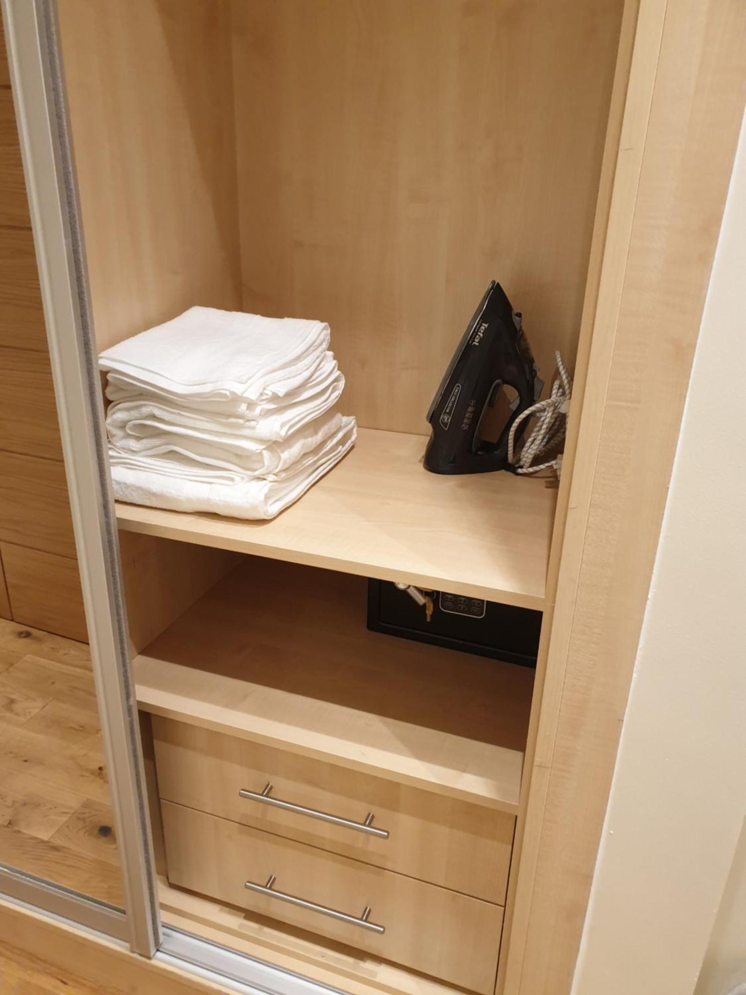 London Luxury Apartments 3 Bedroom Sleeps 8 With 3 Bathrooms 5 Mins Walk To Tube Station Free Parking 伊尔福德 外观 照片