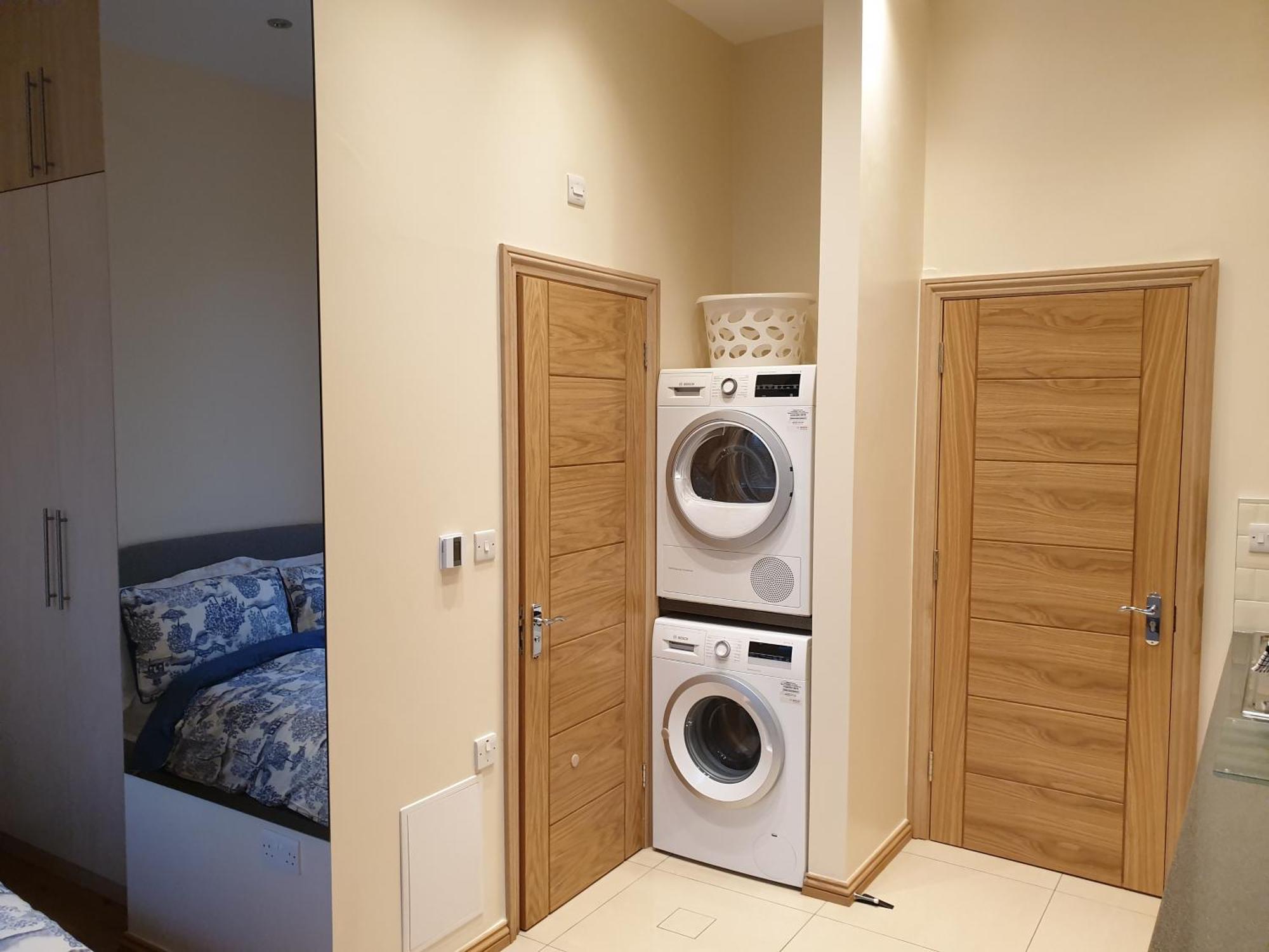 London Luxury Apartments 3 Bedroom Sleeps 8 With 3 Bathrooms 5 Mins Walk To Tube Station Free Parking 伊尔福德 外观 照片