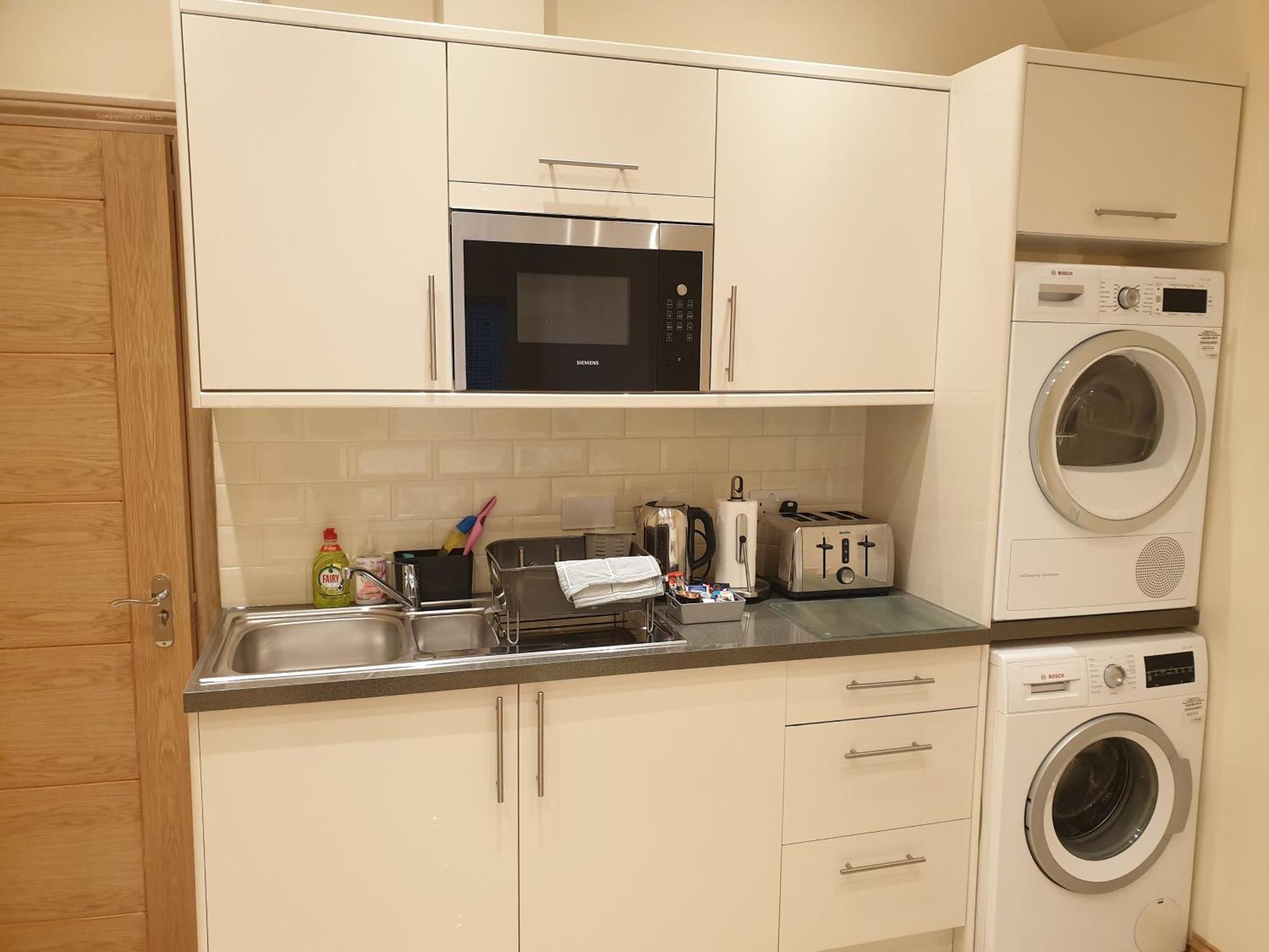 London Luxury Apartments 3 Bedroom Sleeps 8 With 3 Bathrooms 5 Mins Walk To Tube Station Free Parking 伊尔福德 外观 照片