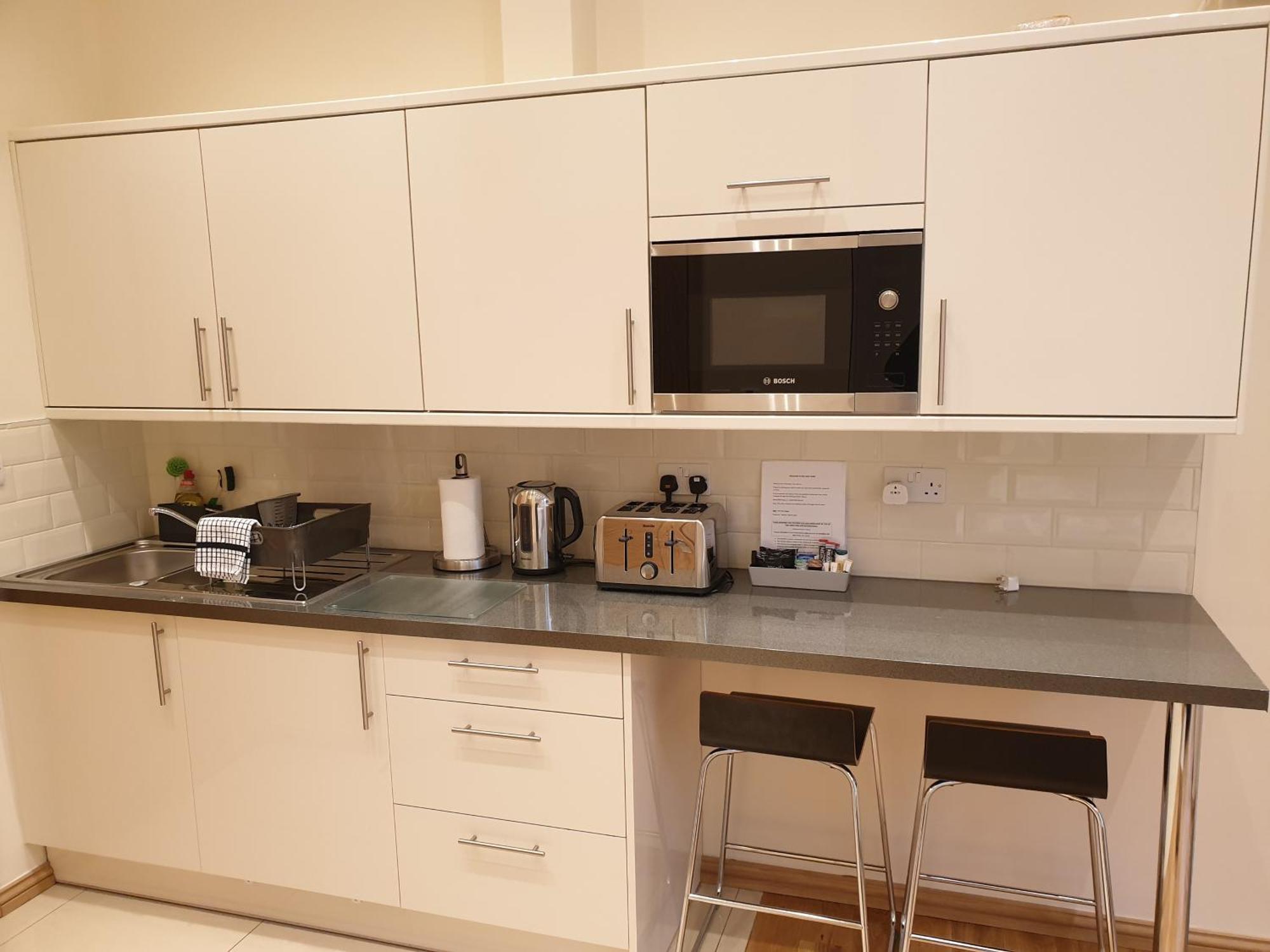 London Luxury Apartments 3 Bedroom Sleeps 8 With 3 Bathrooms 5 Mins Walk To Tube Station Free Parking 伊尔福德 外观 照片