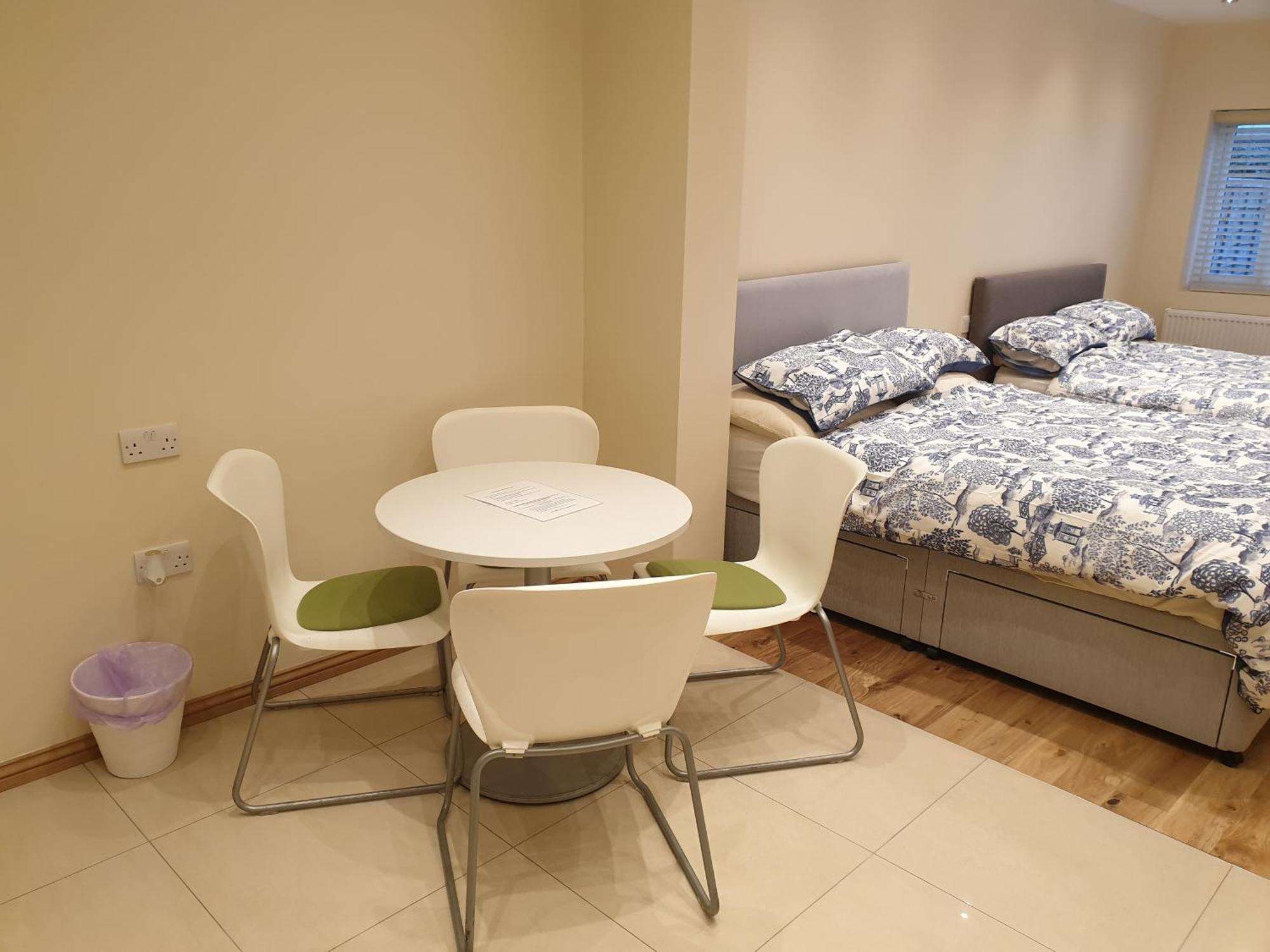London Luxury Apartments 3 Bedroom Sleeps 8 With 3 Bathrooms 5 Mins Walk To Tube Station Free Parking 伊尔福德 外观 照片