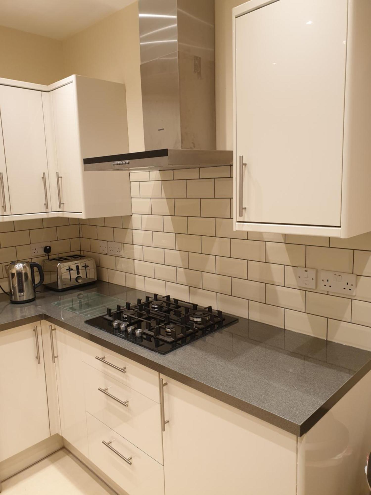 London Luxury Apartments 3 Bedroom Sleeps 8 With 3 Bathrooms 5 Mins Walk To Tube Station Free Parking 伊尔福德 外观 照片