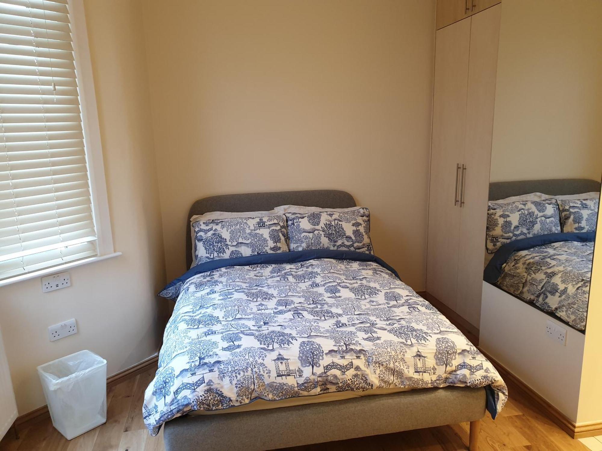 London Luxury Apartments 3 Bedroom Sleeps 8 With 3 Bathrooms 5 Mins Walk To Tube Station Free Parking 伊尔福德 外观 照片
