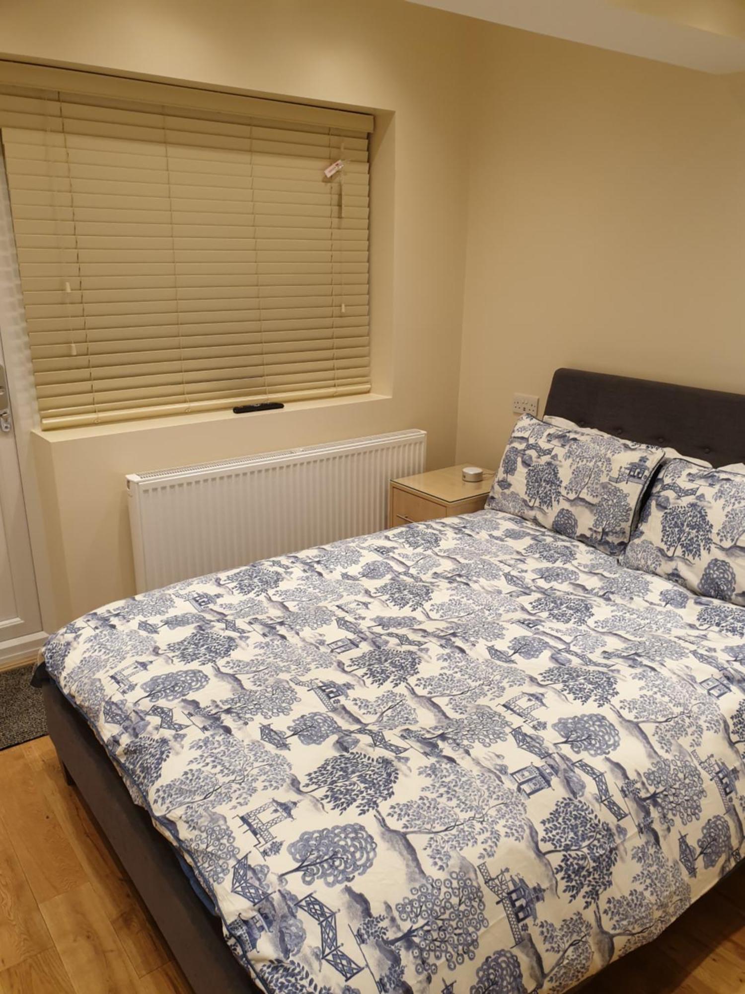 London Luxury Apartments 3 Bedroom Sleeps 8 With 3 Bathrooms 5 Mins Walk To Tube Station Free Parking 伊尔福德 外观 照片
