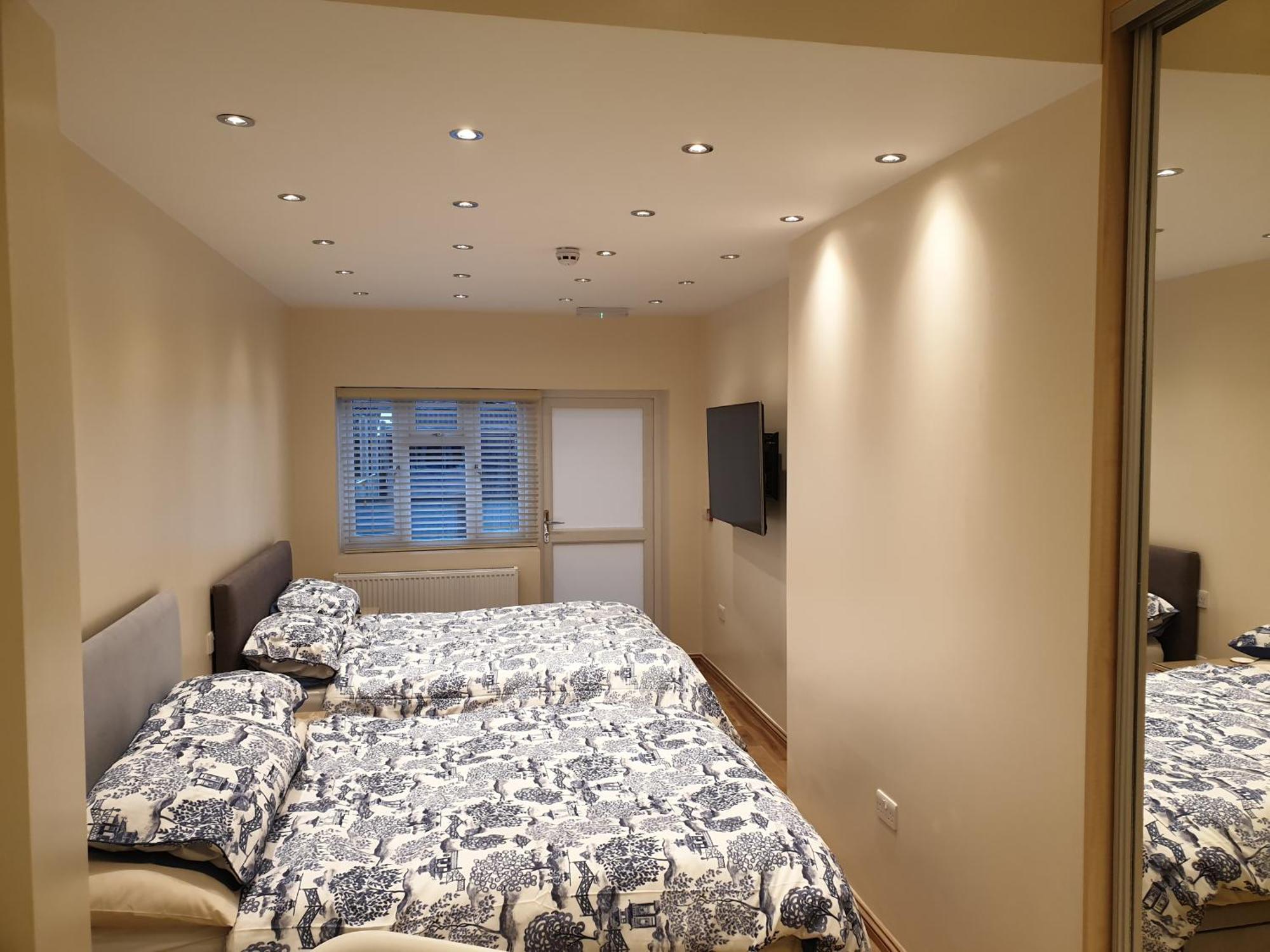 London Luxury Apartments 3 Bedroom Sleeps 8 With 3 Bathrooms 5 Mins Walk To Tube Station Free Parking 伊尔福德 外观 照片